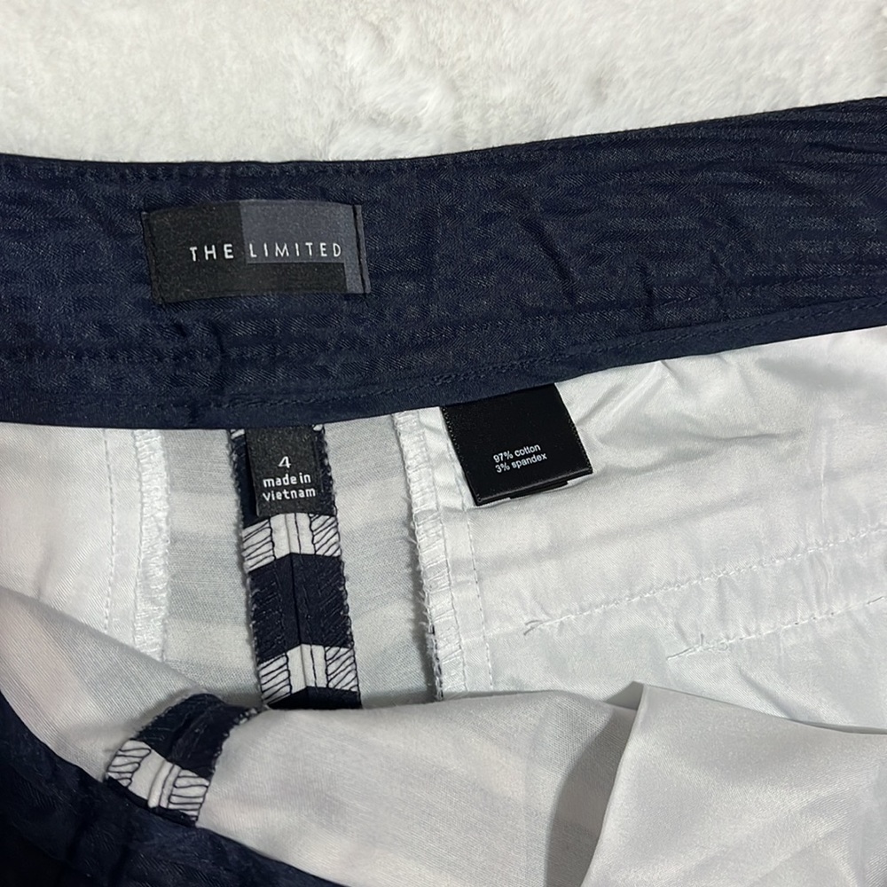 THE LIMITED Shorts Bundle Size 4 - Picture 7 of 11
